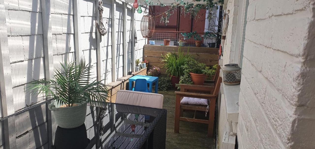 Gigi'S Place Уэймут Экстерьер фото
